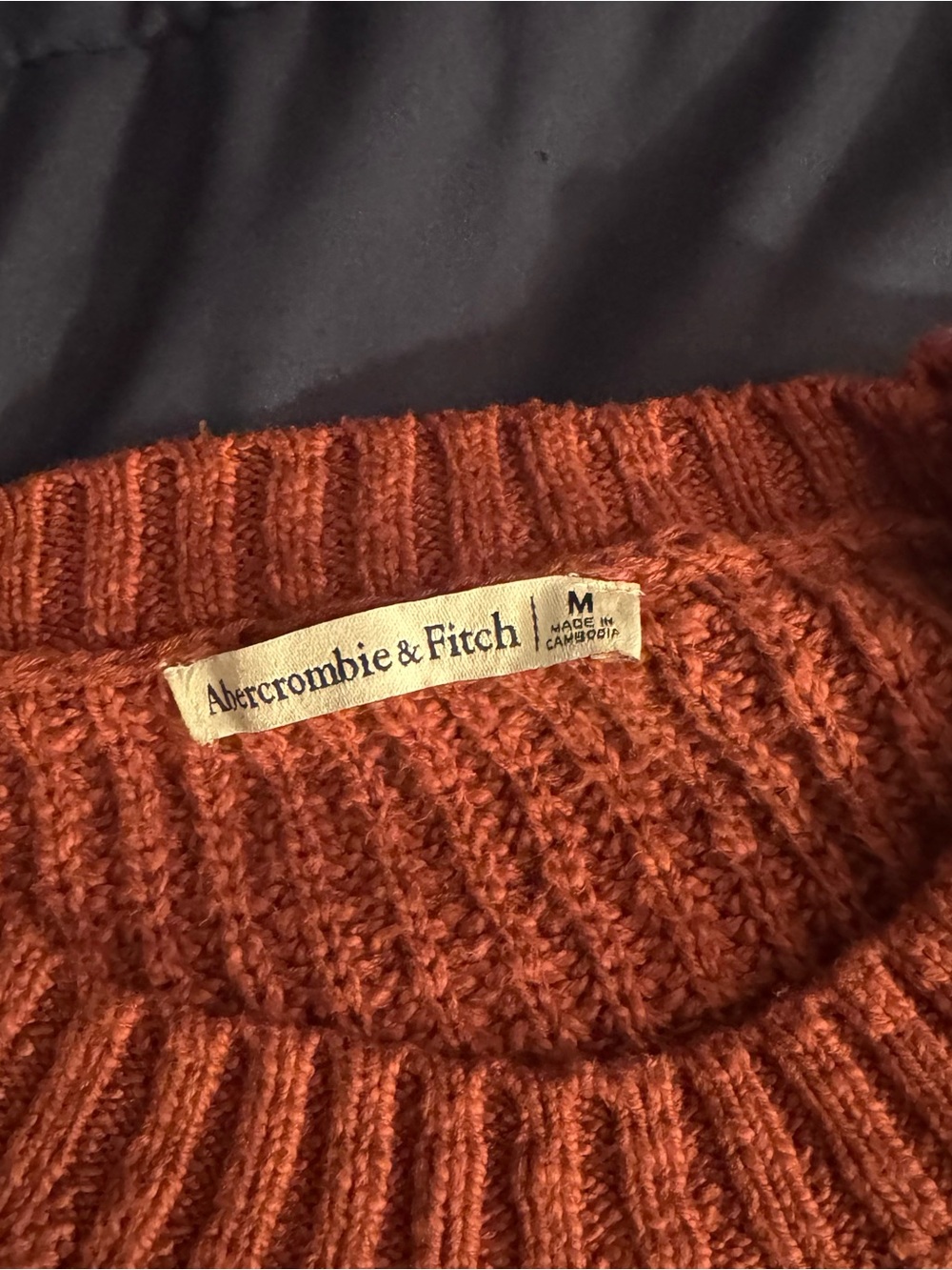 Abercrombie & Fitch 100% cotton textural crew sweater in color rust red - Picture 6 of 7